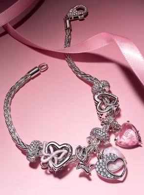 Shop Pandora Jewelry – Thoughtful Gifts for Mom Silver charm bracelet with heart-shaped charms and pink accents – sentimental Mother’s Day gift